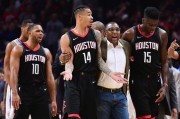 抖音短视频：NBA无限期禁赛格林：nba勇士格林第五场为什么禁赛