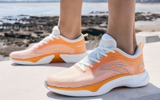 安踏氢科技男鞋 井喷式曝光！安踏多款休闲鞋亮相，风格简约，中底又有新科技了？